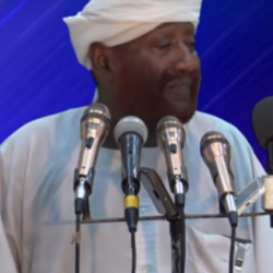 رجل الدين المثير للجدل الشيخ محمد مصطفى يحرم النشيد الوطني السوداني