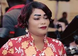 في حفل أمل جبرة .. ممنوع دخول (الرجال)