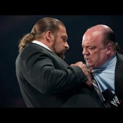 اتحاد WWE يحتفل بالمدير التنفيذي للرو بول هيمان