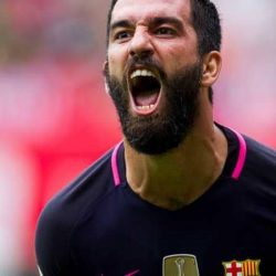 محكمة تركية تقضي بحبس لاعب برشلونة