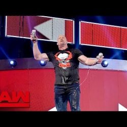 أسطورة WWE يعلن عن إدارته لعقد سترومان ورولينز الرو القادم
