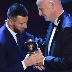 بعد التشكيك بنزاهة الجوائز.. الفيفا “محبط ومستعد لفتح تحقيق”