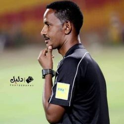 الكاف يشيد بالحكم السوداني عمر حامد