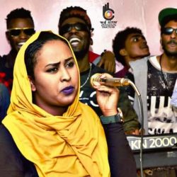 نشطاء ينشرون صور قديمة للفنانة ريان الساتة بالطرحة