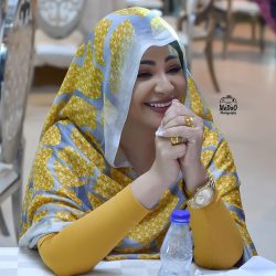 سيدة الشاشة السودانية تسحر رواد مواقع التواصل بابتسامتها “الخلابة”