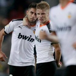 فالنسيا يحرم إشبيلية من اللحاق ببرشلونة المتصدر