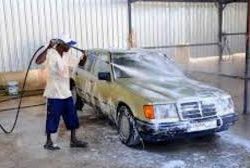 غسال عربات يسرق ما يفوق المليار