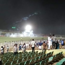أحداث شغب مؤسفة في مباراة المريخ والهلال تتسبب في اصابات وسط اللاعبين والجمهور