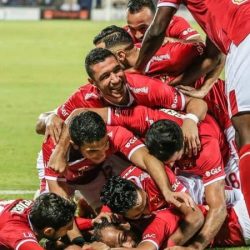 الأهلي يتصدر الدوري المصري بعد سقوط الزمالك