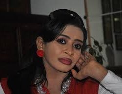 الحلنقي يمنع شروق من ترديد أغنية (وطني)