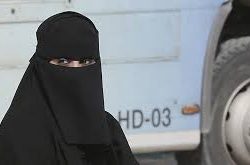 رجل سبعيني يتقدم للزواج من الفتاة التي طلبت السترة بموقف المواصلات