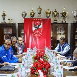 الهلال بالأزرق الكامل والأهلي المصري بالأحمر