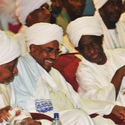 أوامر قبض في مواجهة الرئيس المعزول واثنين من رموز النظام بقتل متظاهري القيادة
