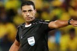 (الكاف) يزيح الستار عن طاقم التحكيم المكلف بضبط معركة الهلال والنجم في سماء (سوسة)