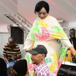 هجوم عنيف على رقص استعراضي لفنانة سودانية