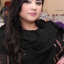 حسناء تهدد عرش الفنانة مونيكا روبرت