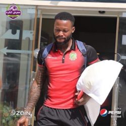 (مخدة) محترف الهلال القادم تثير التساؤلات