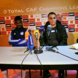 مدرب الهلال ونجم الفريق (بشة) يتحدثان لوسائل الاعلام بالجوهرة