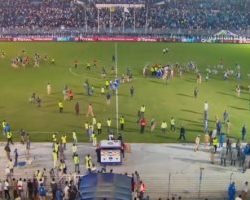 (كاف) يفتح تحقيقاً حول أحداث مباراة الهلال والاهلي المصري