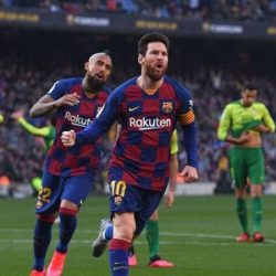 ميسي يعيد برشلونة للصدارة بـ”سوبر هاتريك”