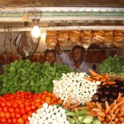 (الخضرجية) و(الجزارون) وعمال (اليوميات) يتذمرون من قرار الحظر