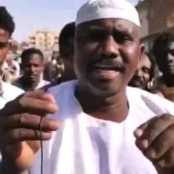 مواطن سوداني يفجر مفاجأة كبرى ويكتشف علاج سحري يقضي على (كورونا)