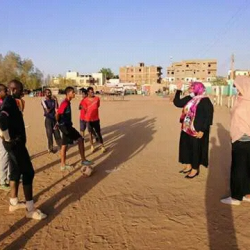 وزيرة الشباب والرياضة توقف تدريبات كرة قدم فى ميدان الحاج يوسف