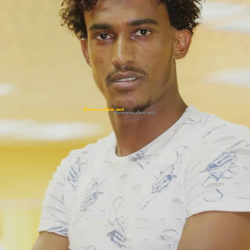 الدولي امجد اسماعيل سرارية في ونسة مع كورة سودانية 