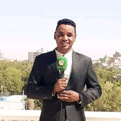 المذيع محمد زاهر ينفي خبر وفاته .. 