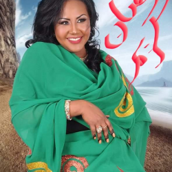 الفنانه هند الطاهر في ونسه بين الفن والرياضة مع كورة سودانية ..  انا من اسرة مربخابية واحرص علي مشاهدة كاس العالم 