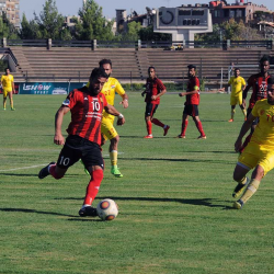 شاهد الجمهور يتابع المباريات من المبانى المجاورة بعد استئناف الدورى السورى  “فيديو”