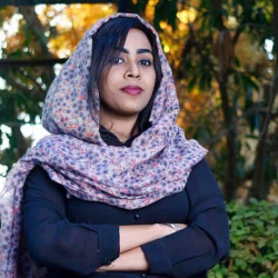 مذيعة فضائية كسلا “سارية الطيب” في ضيافة كورة سودانية…. 