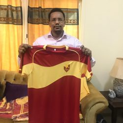 رابطة المريخ بقطر تدعم الفريق بمعدات رياضية للموسم الجديد