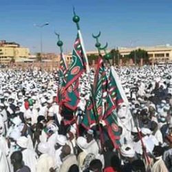 الآلاف يشيعون جثمان الحبيب الإمام إلى مثواه الأخير 