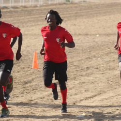 المنتخب يتدرب صباحا في ميدان سباق الخيل