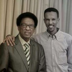 بعد وفاة الفنان حمد الريح إبنه الحارث يعنيه اليوم مربياً وأباً وصديقاً