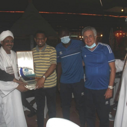 الهلال يكرم سفير السودان ويشيد بوقفة الجالية