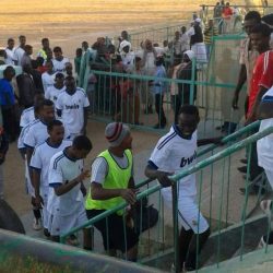 انفجار الاوضاع الرياضية بوادي حلفا اشتباكات عنيفة بين الجماهير والشرطة تطلق الغاز المسيل للدموع وتسيطر على الموقف