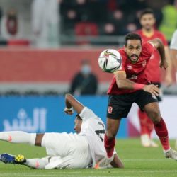 كسر احترازات كورونا يتسبب في ايقاف ثنائي الاهلي المصري