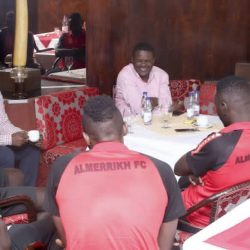 سوداكال يزور معسكر الفريق بفندق كورال