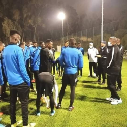 الهلال يجري تدريبًا ترويحيًا تحت زخات المطر بالجزائر