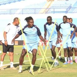 الهلال يتدرب بملعبه..ينتظم بمعسكر مغلق ويغادر صباح الأربعاء بطائرة خاصة