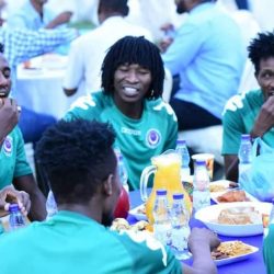 في اجواء اسرية رائعة.. لاعبو الهلال يشرفون افطار الاولتراس