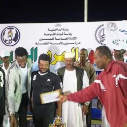 والي القضارف يتوج فريق حي الناظر ببطولة الكرة الطائرة