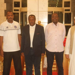 بانى وعطا المنان فى زيارة لبعثة الهلال