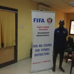محققاً إنجازاً جديداً له ولمدينة كوستي.. الدولي ناجي علي دوكة يتحصل على شهادة محاضري المعديين البدنيين للحكام من الفيفا