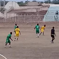 مشجع يحاول الاعتداء على حكم مباراة الامتداد والامل بحلفا الجديدة