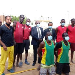 وزير النفط يشهد تمرين منتخب الشاطئية ويدعم اللاعبين