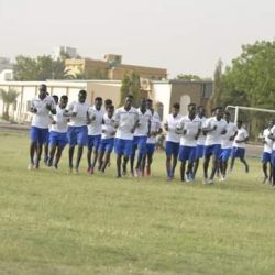 هلال الابيض يختتم تحضيراته لنزال الوادي حضور مميز وقائد المنتخب الوطني يشرف المران