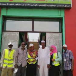 منظمة أرفع ورقة ونظف ما حولك بالتضامن مع مريخ بورتسودان والسكة حديد يقومون بنظافة إستاد كوستي